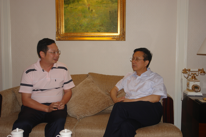 2009年7月1日，全國人大常委會(huì )副委員長(cháng)、民建中央主席陳昌智在廈門(mén)調研時(shí)，親切接見(jiàn)蘇慶燦
